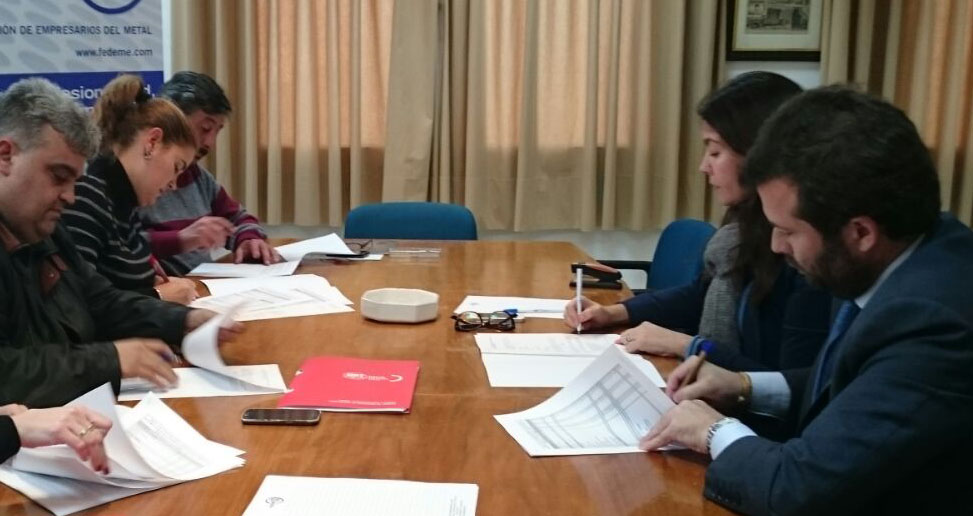 Isabel Mora y Francisco Suarez firman las Tablas 2017 por CCOO